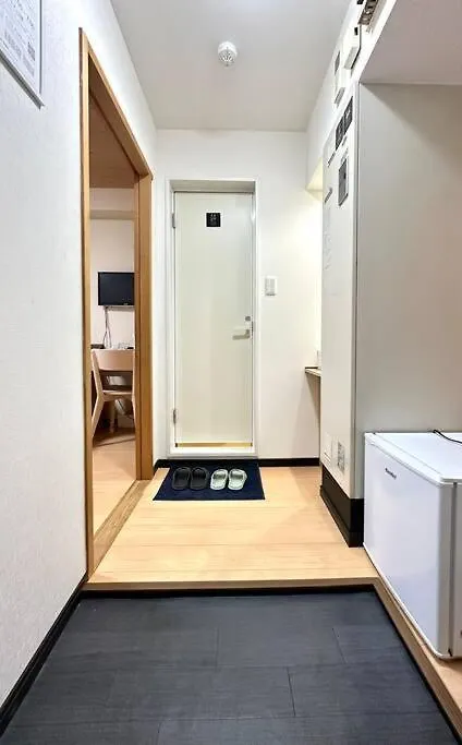 102号室花園町駅と萩之茶屋駅各2分ベット2台専用バスルーム付きアクセス抜群 Apartment Osaka