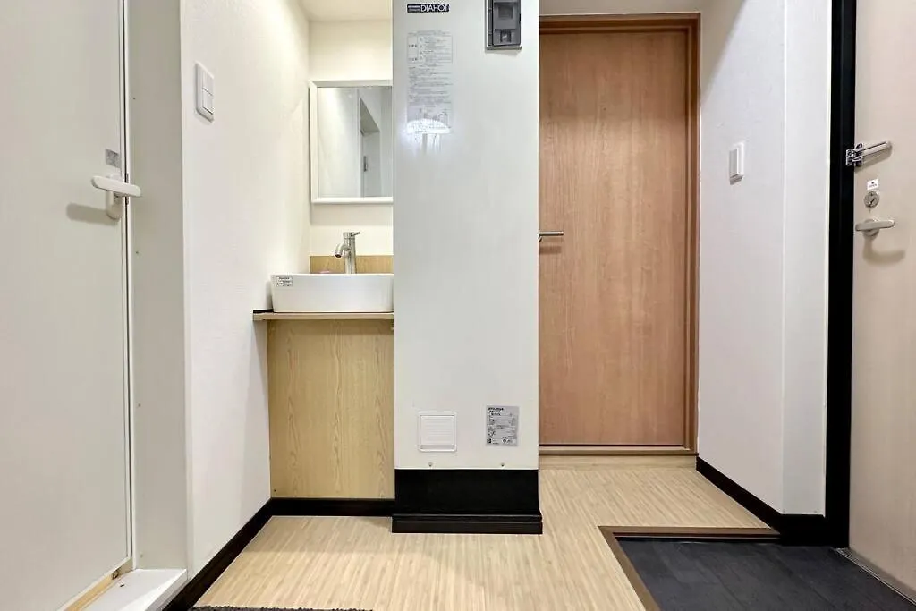 102号室花園町駅と萩之茶屋駅各2分ベット2台専用バスルーム付きアクセス抜群 Apartment Osaka Japan