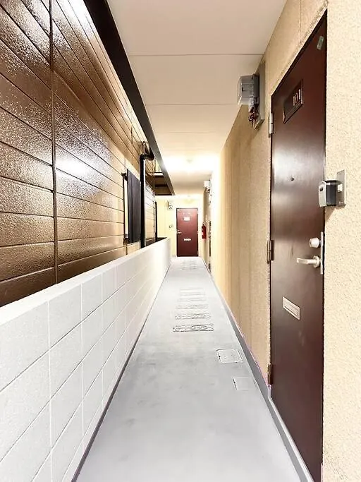 102号室花園町駅と萩之茶屋駅各2分ベット2台専用バスルーム付きアクセス抜群 Apartment Osaka